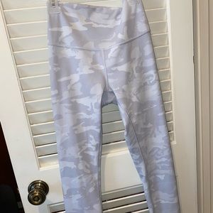 Lululemon Wunder Under HR (Size 6) 25” Inseam